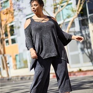 SUPER SOFT SCOOP NECK STRAPPY COLD SHOULDER SHARKBITE HEM TOP
